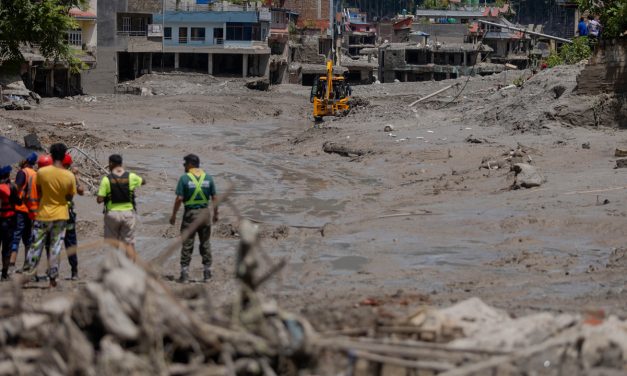 China: Rescate contrarreloj en Xizang tras avalancha de lodo que dejó cientos de desaparecidos
